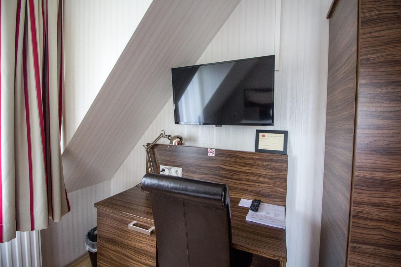 Landhotel Wolfschlugen מראה חיצוני תמונה