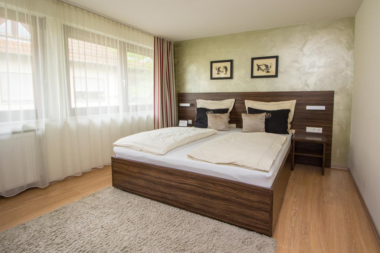 Landhotel Wolfschlugen מראה חיצוני תמונה
